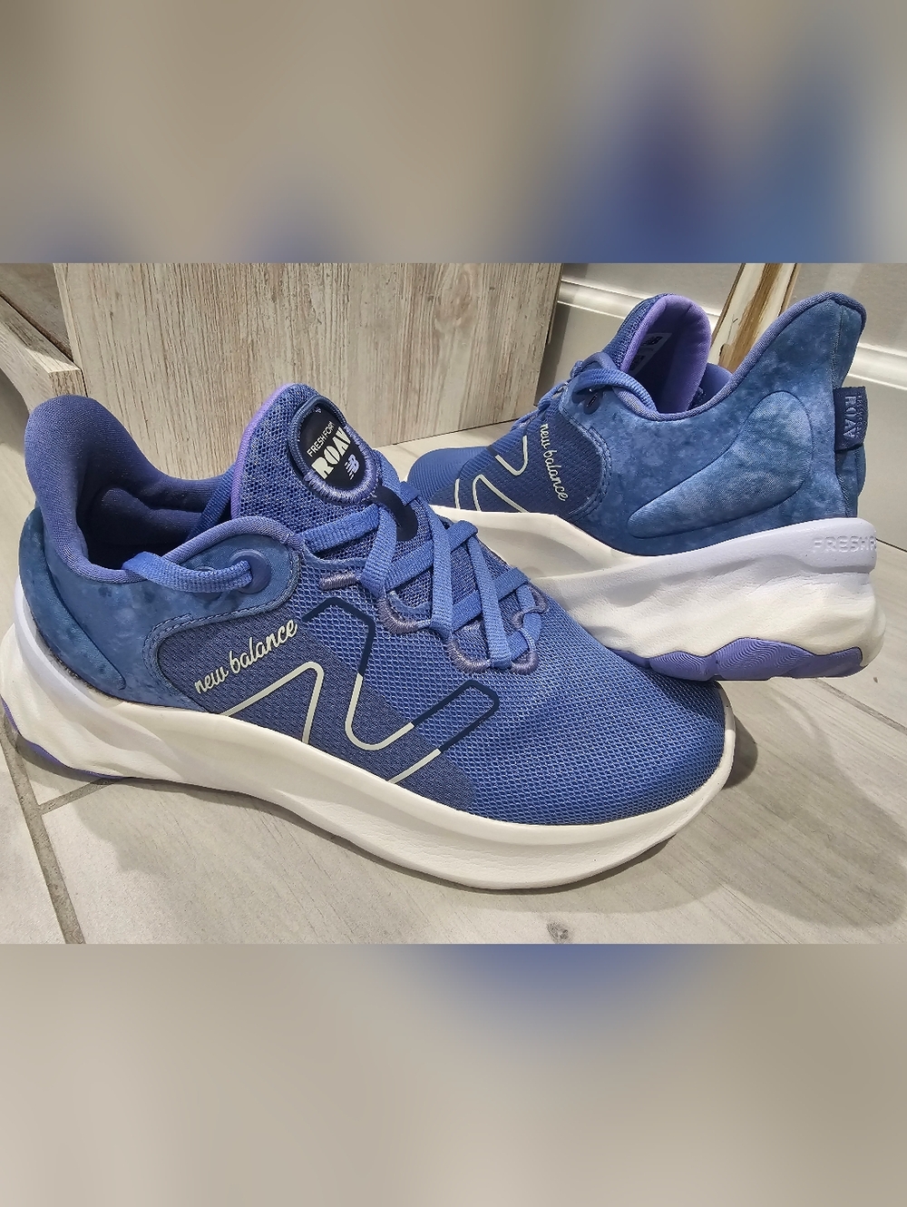 New Balance Fresh Foam Roav Womens Blue Sneakers Size 6 Wide